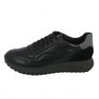 Sneaker in pelle nera con lacci