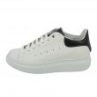 Sneaker bianca con tallone nero