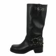 Biker alto in pelle nera con fibbie