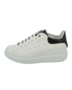 Sneaker bianca con tallone nero