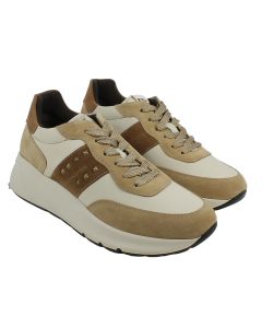 Sneaker Beige in Pelle con Borchie