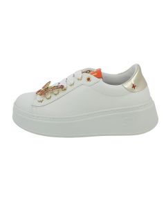 Sneaker in pelle bianca con accessorio farfalla