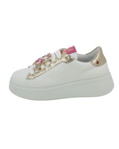 Sneaker bianca e oro con accessorio granghio